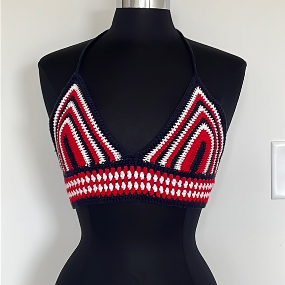 Forever 21 Tops - F21 Triangle Knit Top